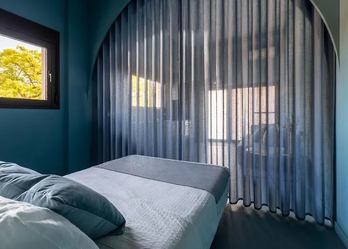 Malvarrosa Point Blue